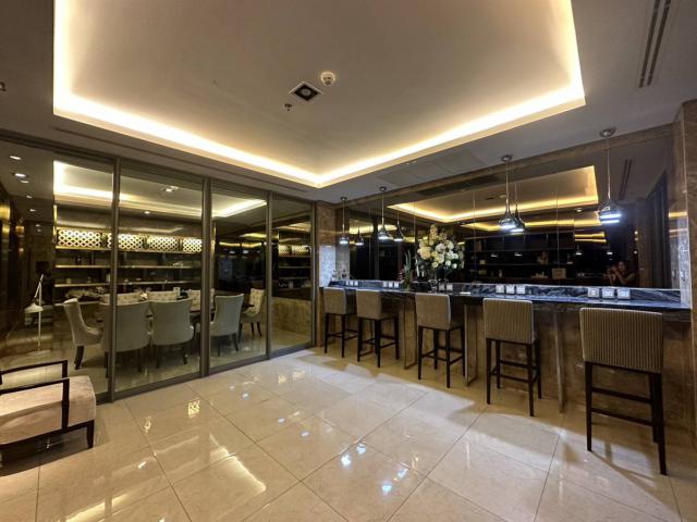 ขาย / เช่าคอนโดเอช สุขุมวิท 43 ชั้น 27  