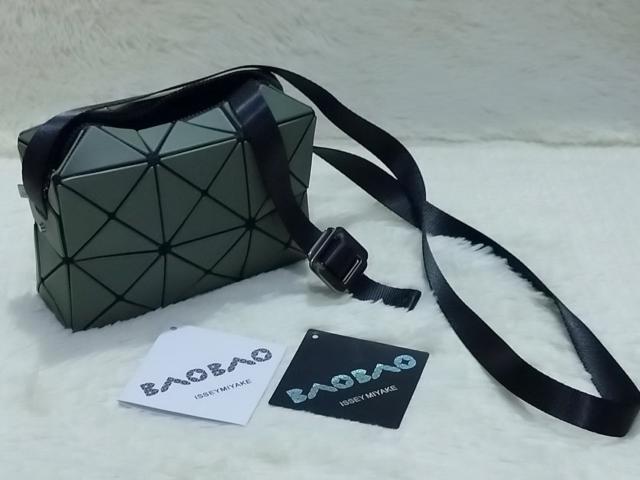 กระเป๋า Bao Bao Issey Miyake - Cuboid Bag (2x3) (เขียวทหาร)