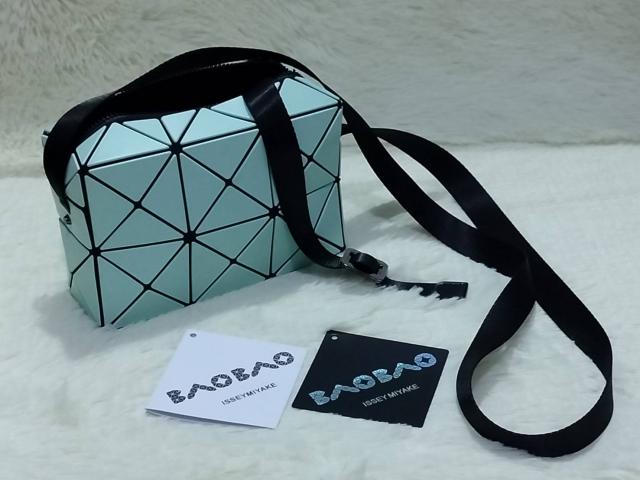 กระเป๋า Bao Bao Issey Miyake - Cuboid Bag (2x3) (ฟ้าอ่อน)