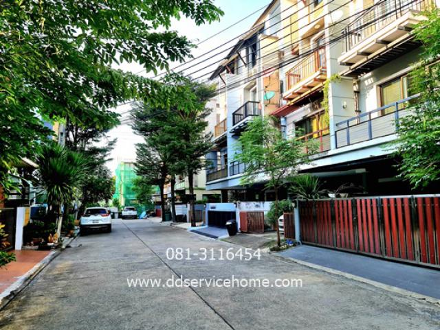 ขายทาวน์เฮาท์ อารียา แมนดารีนา รัชดา-สุทธิสาร ท/ฮ 4 ชั้น เนื้อที่ 26.9 ว้า ราคา 8.7 ล้าน  ใกล้รถไฟฟ้า MRT สถานีสุทธิสาร เข้า-ออก ถนนรัชดา สุทธิสารวินิจฉัย