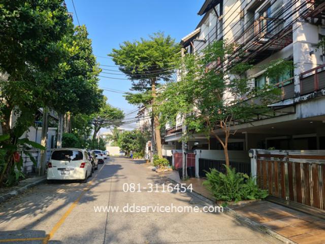 ขายทาวน์เฮาท์ อารียา แมนดารีนา รัชดา-สุทธิสาร ท/ฮ 4 ชั้น เนื้อที่ 26.9 ว้า ราคา 8.7 ล้าน  ใกล้รถไฟฟ้า MRT สถานีสุทธิสาร เข้า-ออก ถนนรัชดา สุทธิสารวินิจฉัย