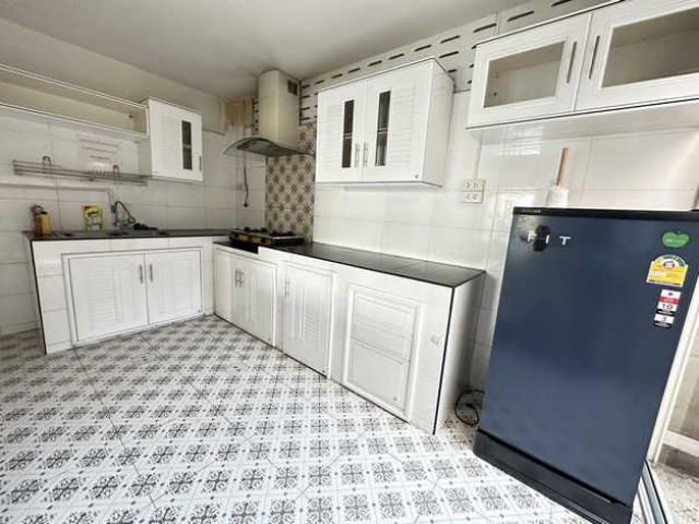 ให้เช่าทาวน์โฮม 4ชั้น บ้านสวยพร้อมอยู่ ใกล้รถไฟฟ้าสถานีสวนหลวง ร.9 ซอยศรีนครินทร์ 42 กรุงเทพฯ