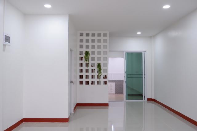 ขายทาวน์เฮ้าส์ 2 ชั้น รีโนเวทใหม่หมดจด หมู่บ้านบัวทอง 4 บ้านกล้วย-ไทรน้อย 