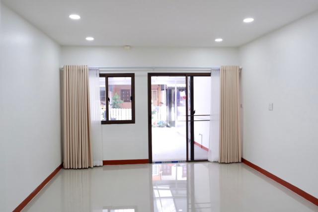 ขายทาวน์เฮ้าส์ 2 ชั้น รีโนเวทใหม่หมดจด หมู่บ้านบัวทอง 4 บ้านกล้วย-ไทรน้อย 
