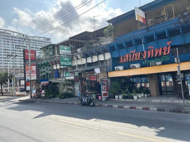 ขายอาคารพาณิชย์ 3 ชั้น 2 ห้อง ซอยรามคำเเหง 24 เเยก 8 หลังมุม หัวหมาก