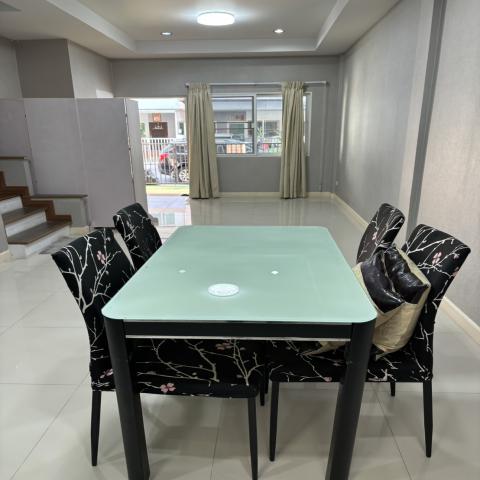 ขาย/เช่าทาวน์โฮม  3 ชั้น หมู่บ้าน Motown Brio ( โมทาวน์ บริโอ้ ) ย่านแจ้งวัฒนะ 