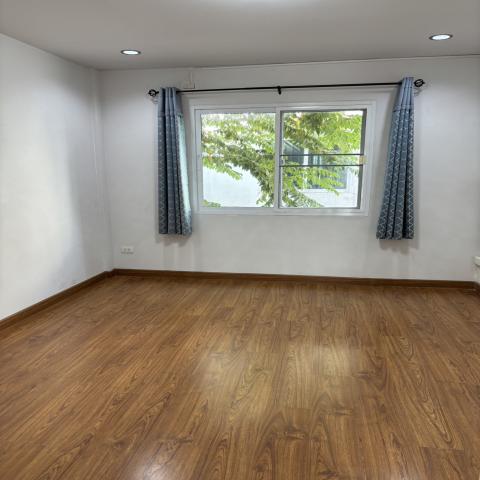 ขาย/เช่าทาวน์โฮม  3 ชั้น หมู่บ้าน Motown Brio ( โมทาวน์ บริโอ้ ) ย่านแจ้งวัฒนะ 