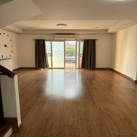 ขาย/เช่าทาวน์โฮม  3 ชั้น หมู่บ้าน Motown Brio ( โมทาวน์ บริโอ้ ) ย่านแจ้งวัฒนะ 