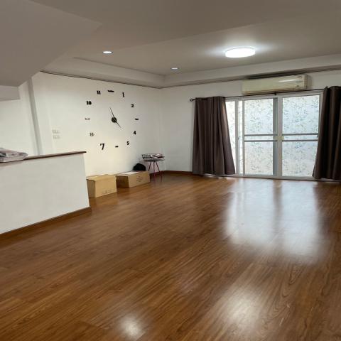 ขาย/เช่าทาวน์โฮม  3 ชั้น หมู่บ้าน Motown Brio ( โมทาวน์ บริโอ้ ) ย่านแจ้งวัฒนะ 