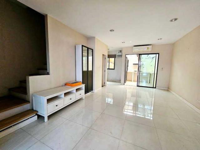 ขายทาวน์โฮมบ้านกลางเมืองรัตนาธิเบศร์ 3 ห้องนอน ใกล้ทางด่วนและรถไฟฟ้าสายสีม่วง จ.นนทบุรี เจ้าของขายเอง ต่ำกว่าทุน