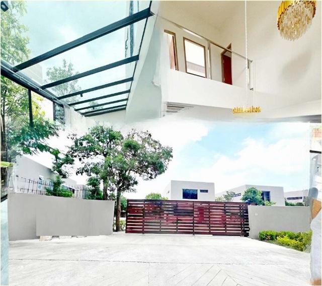 เฟอร์หรูครบ 80ตรว.ให้เช่าคฤหาสน์ glass roof 300ตรม.3-4นอน 4น้ำ ม.พระจอมเกล้า ลาดกระบัง 3.5 กม. ฉลองกรุง36-44  ตลาดนิคมลาดกระบัง