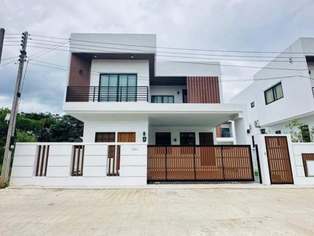 ให้เช่าบ้านใหม่ ตกแต่งสวย บิ้วอินทั้งหลัง โซนแม่เหียะ 