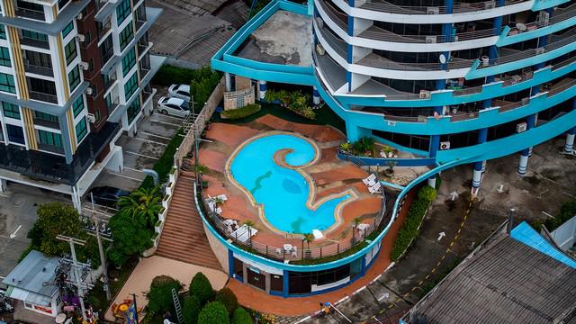 ให้เช่าคอนโดริมทะเลวิว  180 องศา ริมหาดแหลมแท่่น 2 ห้องทะลุกัน  