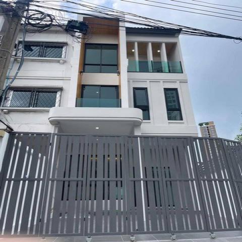 รหัสทรัพย์ R3187 ขาย ทาวน์โฮม 3 ชั้น ทำเลใกล้ BTS พระโขนง ตกแต่งใหม่ ย่านสุขุมวิท 69