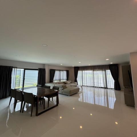 ให้เช่าบ้านเดี่ยวหลังมุมสวยทำเลดี Centro วิภาวดี 120,000/m. tel 0958195559