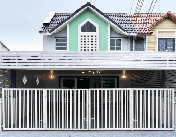 ขายบ้านทาวน์เฮาส์ 2 ชั้น  รีโนเวทใหม่ มบ.แฟมิลี่แลนด์ นาป่า 