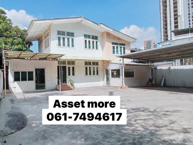 ให้เช่าร้านอาหาร (บ้านไม้ )  2ชั้น  ขนาด 106 ตรว พื้นที่ใช้สอย  180 ตรม  บนถ.พระราม4  แขวงพระโขนง เขตคลองเตย กทม