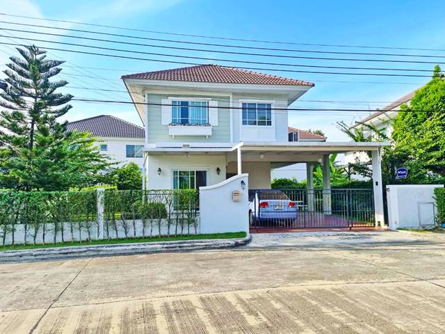 MRT มีนบุรี 1.8 กม RIS School ถ.ร่มเกล้า 6 คฤหาสน์หรู เฟอร์ครบ บ้าน 2 ชั้น 3นอน 2น้ำ 240ตร.ม. 59ตร.วา. ให้เช่า 4แอร์ ติดสวนหย่อม 4 แอร์ 