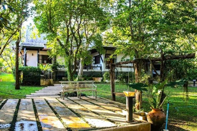 ลดราคาขายสุดๆ 10.9 ล้าน 1-2-08 ตรว. บ้านปง หางดง สไตล์ล้านนาประยุกต์ วิวดอยสุเทพ มีลำธารหน้าบ้าน เย็นสบาย ไม่ไกลเมือง