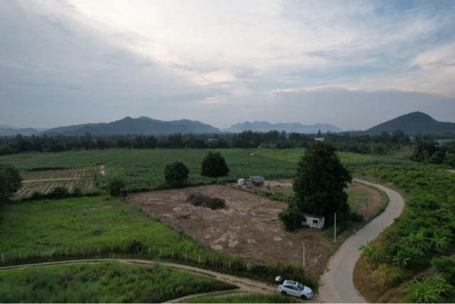 ขายที่ดินเปล่า  วิวเขา 360 องศา ทำเลทอง  อำเภอหัวหิน จังหวัดประจวบคีรีขันธ์
