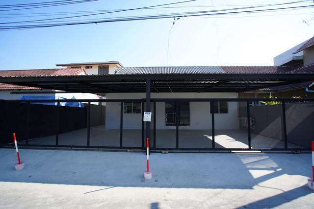 Home Office คลังสินค้าให้เช่า200ตร.ม. มี2หลัง ติดทางขึ้นลงด่วน ประดิษฐ์มนูญธรรม จอดรถ 6 คัน