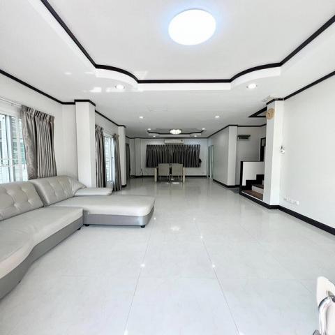 P325 ให้เช่า ขาย บ้านเดี่ยว หมู่บ้านราณีสิริ ซอยลาดปลาเค้า 43 ถ. ลาดปลาเค้า เกษตรนวมินทร์ ใกล้สุกี้ตี๋น้อย เกษตร-นวมินทร์ 