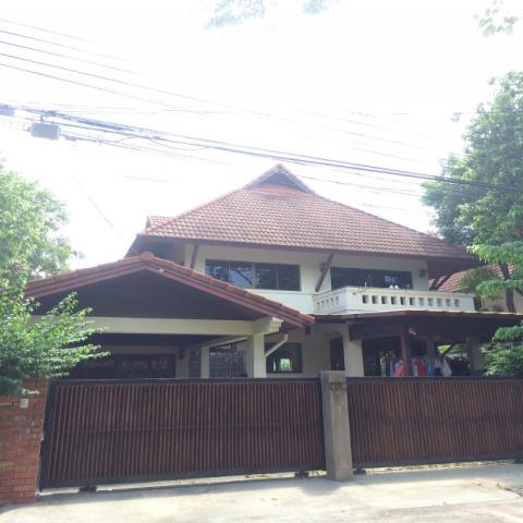 ให้เช่าบ้านเดี่ยวกิ่งไม้รำ่3นอน3น้ำ2ห้องรับแขก1แม่บ้านจอดรถ2คันตกแต่งใหม่เฟอร์ฯครบ40000บาท/เดือนถ.สุขุมวิท101/1ใกล้BTSปุณณวิถี1กม