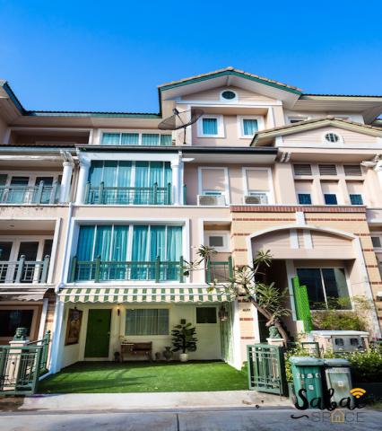 BH3414 บ้านสวยว่างให้เช่า ทาวน์โฮม 3ชั้น The Peridot @Sabaispace 3 ห้องนอน  4 ห้องน้ำ พร้อมเข้าอยู่ โลเคชั่นดีมากหลังเซ็นทรัลอีสวิล