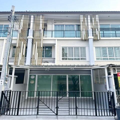 รร.นานาชาติแฮมพ์ตั้น แจ้งวัฒนะ 4 กม.4 แอร์  MRT เมืองทองธานี 1.9 กม. คอสโม บาซาร์ 900 ม. ทาวน์เฮาส์ 3ชั้น มีสวนหย่อม 3นอน 19ตร.วา.230 ตร.ม.
