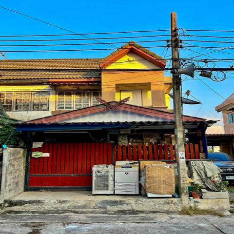 B1 ทาวน์เฮ้าส์ หมู่บ้าน อมรพันธ์ ซ.เทิดราชัน 13 หลังริม