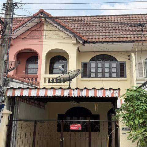 ให้เช่าทาวน์เฮาส์ 2 ชั้น 18 ตรว. 2 ห้องนอน ซอยนวลจันทร์17 หมู่บ้าน เสนา88 ถนนนวลจันทร์ ใกล้เลียบด่วน  