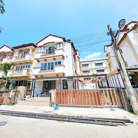 สวนกุหลาบ 700 ม. เซ็นทรัล แจ้งวัฒนะ 2.5 กม. รีโนเวทใกล้เสร็จ ทาวน์เฮาส์ 3 ชั้น ย่านปากเกร็ด 3 นอน 2 น้ำ  การชลประทาน 1.9 กม.