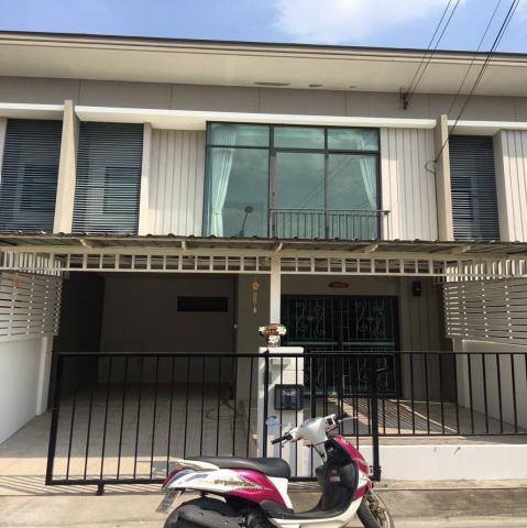 ให้เช่าทาวน์เฮ้าส์ 2 ชั้น หมู่บ้านพฤกษาวิลล์ศรีสมาน 65/1  อยู่ด้านหลังโรบันสัน ศรีสมาน 