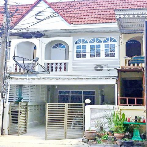 เซ้ง ร้านนั่งชิว 2 ชั้นตลาดชิลเอ้ามหาดไทย รามคำแหง 65 - ลาดพร้าว 122 คนเดินพลุกพล่านทั้งไทยและต่างชาติ