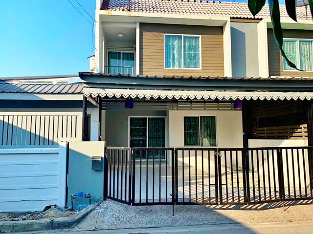 เมกา บางนา 1.5กม.หลังมุม 38 ตร.วา. 308 ตร.ม. รร.นานาชาติ ไทย-จีน 1.5 กม. 3 นอน  บุญถาวร  สุวรรณภูมิ 2.4 กม. ให้เช่าทาวน์เฮาส์ 2 ชั้น  2 น้ำ