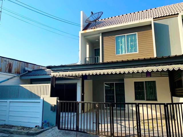 บุญถาวรหลังมุม 37 ตร.วา. สุวรรณภูมิ 2.4 กม.ให้เช่าทาวน์เฮาส์ 2 ชั้น 300 ตร.ม.เมกา บางนา 1.5กม.  รร.นานาชาติ ไทย-จีน 1.5 กม. 3 นอน 2 น้ำ