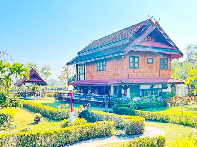 เชียงใหม่2.46กม.สวนน้ำทูปเทร็ค มีสระว่ายน้ำขนาดใหญ่ 3ไร่ 2หลัง  ให้เช่าบ้านไม้ทรงไทยหลังใหญ่ 2 ชั้น 4,850 ตร.ม. 4นอน 3น้ำ
