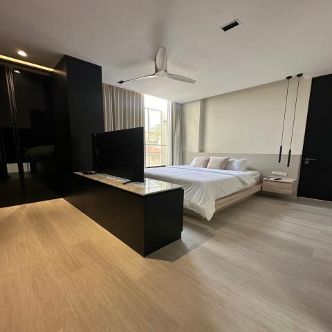 ให้เช่าบ้านหรู ใจกลางห้วยขวาง | ซอยประชาสงเคราะห์ 27 บ้านสวย กว้างขวาง พร้อมเข้าอยู่ เหมาะสำหรับอยู่อาศัย หรือทำโฮมออฟฟิศ