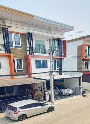 เดอะวอล์ค เกษตร-นวมินทร์ 1.1 กม.  6แอร์ 3-4นอน MRT รามอินทรา 40 2.1 กม. ให้เช่า ทาวน์โฮม 3 ชั้น  23 ตร.วา. 276 ตร.ม.   ตกแต่งพร้อมเฟอร์