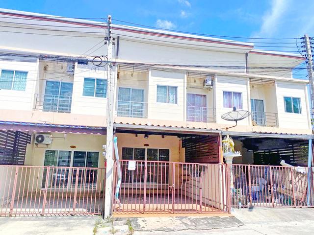 ม.เกษตรศาสตร์ โรบินสัน ศรีราชา 500 ม.ให้เช่าทาวน์โฮม 2 ชั้น 20 ตร.วา. 160 ตร.ม. ศรีราชา 4.6 กม.