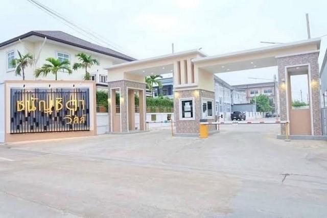 ขายบ้านเดี่ยวโครงการชนัญชิดาวิลล์ใกล้ตลาดกระทุ่มแบน แหล่งชุมชน เดินทางสะดวก 