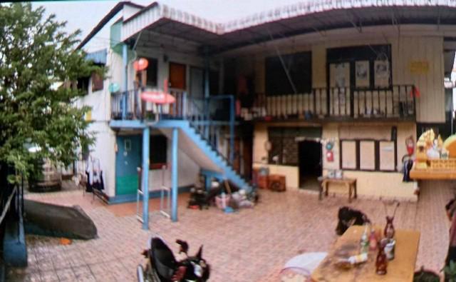 ขายบ้านถนนประชาอุทิศ ซอย 11 ติดทางเดินพร้อมห้องเช่า 20 ห้อง 