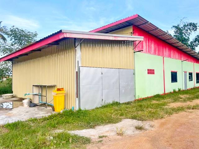 เช่า-ขายบ้านพร้อมโกดัง 2 หลัง ปลวกแดง โลตัส บ่อวิน 2.1กม. 480 ตร.ม. ระยอง เกือบ1ไร่ หรือ 360ตร.วา. มาบยางพร  รร.บ้านบ่อวิน 1.1 กม. 