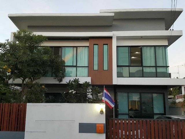 ให้เช่าบ้านเดี่ยว 2 ชั้น 98 ตรว. 5 ห้องนอน ย่านโชคชัย 4 ลาดพร้าว เลียบด่วน พร้อมเฟอร์นิเจอร์ ใกล้ทางออกถนนเลียบด่วน รามอินทรา 