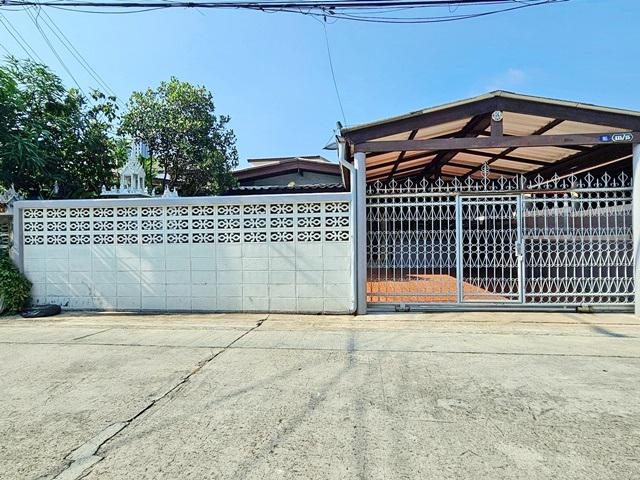 โรบินสัน รัตนาธิเบศร์ 1.3กม. MRTแยกนนทบุรี 1 1.1 กม .ให้เช่าบ้านเดี่ยว 49ตร.วา. 200 ตร.ม. โลตัส พระนั่งเกล้า 500ม.3 นอน 2 น้ำ 4 แอร์