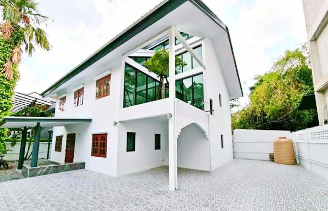 ให้เช่าสไตล์โมเดิร์น โชคชัย4 26-34 MRT โชคชัย 4 1.6 กม.โฮมออฟฟิศ 2ชั้น ลาดพร้าว รีโนเวทใหม่ทั้งหลัง 70 ตร.ว.380 ตร.ม. 3 นอน 