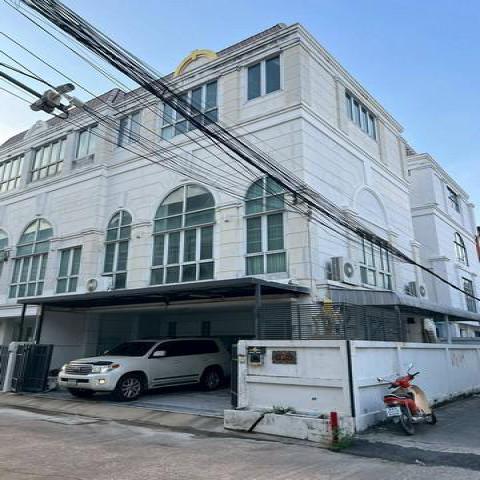 ให้เช่าโฮมออฟฟิต 4 ชั้น หลังมุม 240 ตร.ม. โครงการเดอะพาร์ค ลาดพร้าววังหิน76 รีโนเวทใหม่ **ใช้ที่อยู่จดทะเบียนได้