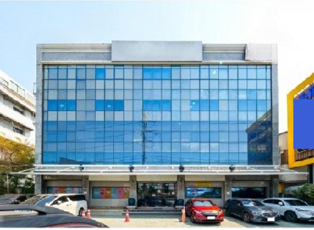 MRT ศรีนุช 1.1 กม. ให้เช่าอาคารสำนักงาน 4 ชั้น 5 คูหา 199ตร.วา.1,859ตร.ม.โรบินสัน ศรีนครินทร์ 700ม.  11นอน 7น้ำ