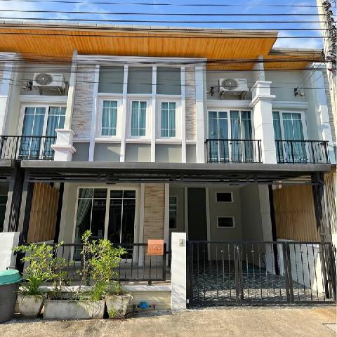 เมกกะบางนา 18 ตร.วา.Golden Town บางนา สวนหลวง ทาวน์เฮาส์ 2 ชั้น 3นอน 150 ตร.ม.รร.นานาชาติแพนเอเชีย 2.6 กม. 2 น้ำ 