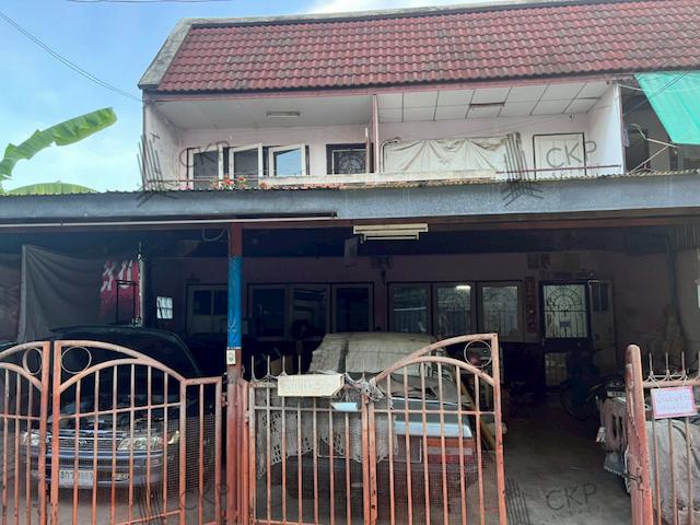 ทาวน์เฮาส์ 2 หลังติดกัน ใกล้ถนนจรัญสนิทวงศ์ ห่างจาก MRTบางอ้อ เพียง 280 เมตร ใกล้ศูนย์การค้ามีตติ้งฮอลล์และโลตัส จรัญสนิทวงศ์